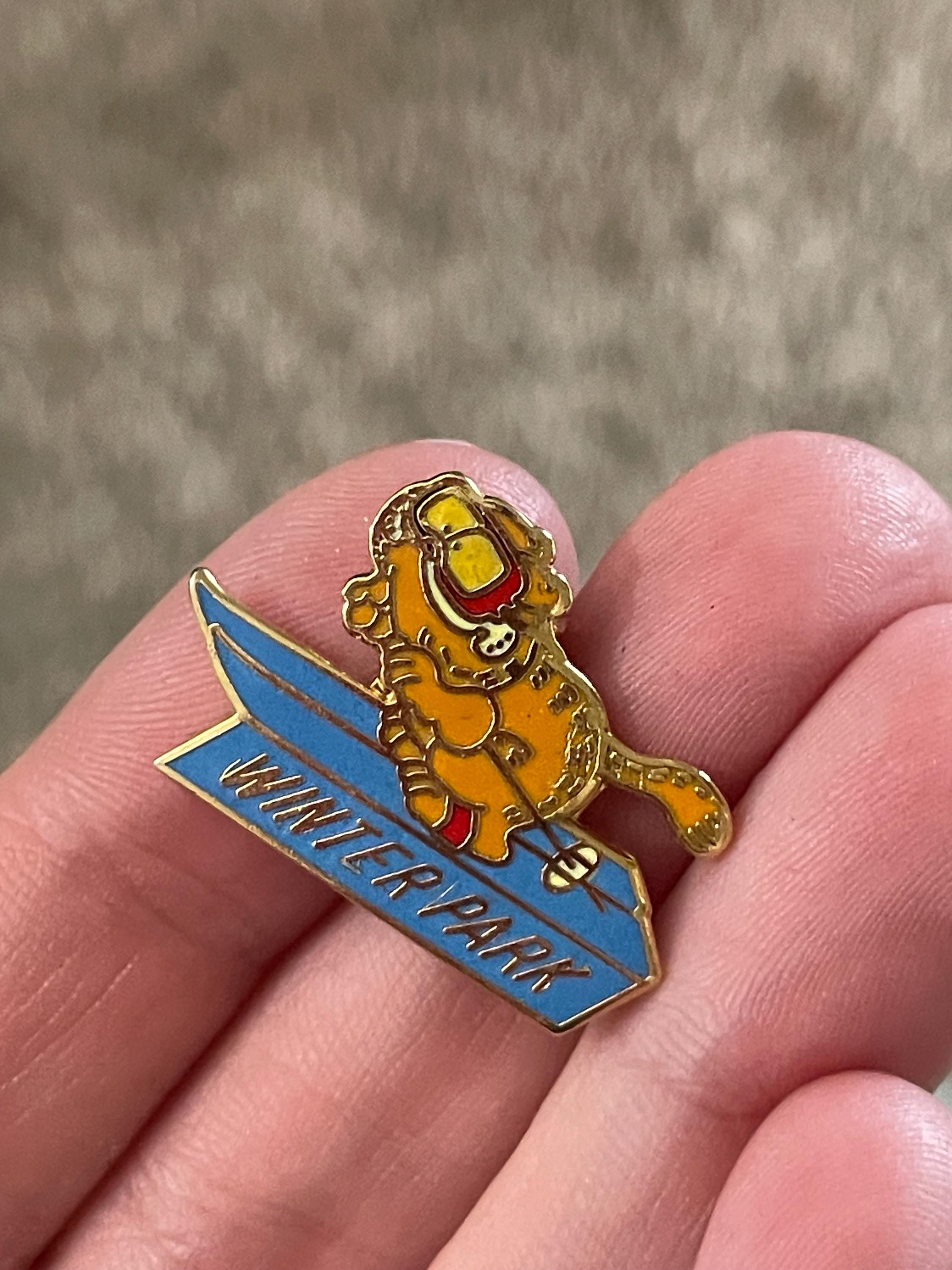 Vieille Broche émaillée “WINTER PARK” – Blason Suisse Vintage Pour Collection