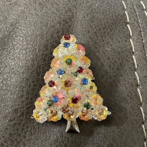 Rare Unsigned Vendome Margarita Rhinestone Christmas Tree Brooch Multicolor