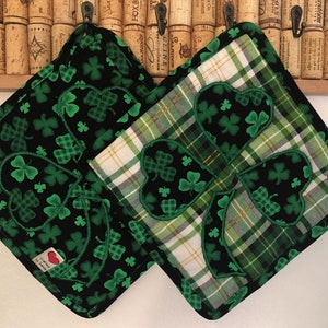 Set of 2 Shamrock Potholders