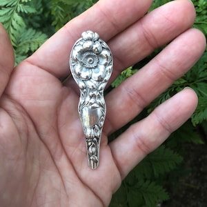 Barrette en argent sterling motif rose sauvage antique. Bel accessoire de cheveux pour femme ou fille. Barrette à cheveux antique en argent sterling