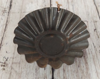 Vintage Tin for Crafts - Fluted Farmhouse Tin - Round - Candle Holder