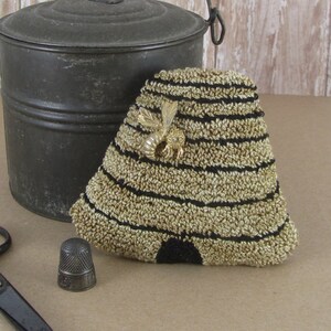 Needle Punch Bee Skep Bowl Filler: Primitive Folk Art Decor
