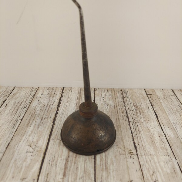 Vintage Oil Can for Crafts - Rusty Oiler for Make-do - Has Hole!