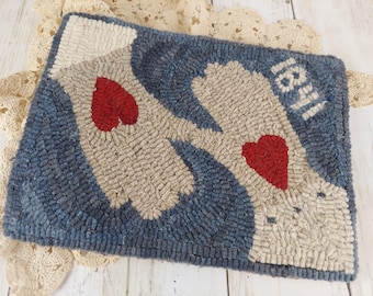 Heart in Hands Rug Hooking Pattern, Valentine Folk Art (PDF Pattern)