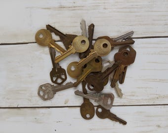 Lot of 21 Vintage Keys: Steampunk Assemblage, Jewelry Making