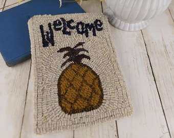 Pineapple Welcome Hooked Rug Pattern: Primitive Folk Art (Mailed Paper Pattern)