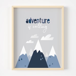 L'avventura chiama, Arte murale per la cameretta dei bambini, Stampa per la cameretta dei bambini, Decorazioni per la cameretta dei bambini, Arte per la cameretta dei bambini, Decorazioni per la cameretta dei bambini, Regalo per neonato, Arte murale blu navy
