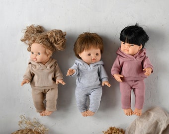5 Farben, 2-teiliges Set mit Kapuzenpullover + Leggings aus Rippjersey | Minikane Puppenkleidung, Miniland Puppenkleidung, Vêtement poupée paola reina,