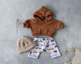 Dunkler Karamell Rippen Hoodie und Baggy mit Autos | Minikane Puppenkleidung, Vêtement poupée paola reina, Puppenkleidung,