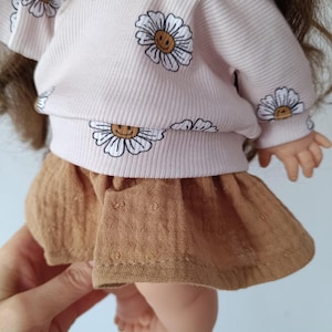 32-34 cm 2 pcs set  sweatshirt and skirt groovy | Minikane doll clothes, Vêtement poupée paola reina, Puppenkleidung