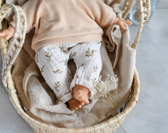 28 cm weichkörper Puppe Minikane | Beige Strickripp-Sweatshirt und Hosen | Minikane Weichkörper, Vêtement poupée paola reina 28, Puppenkleidung,