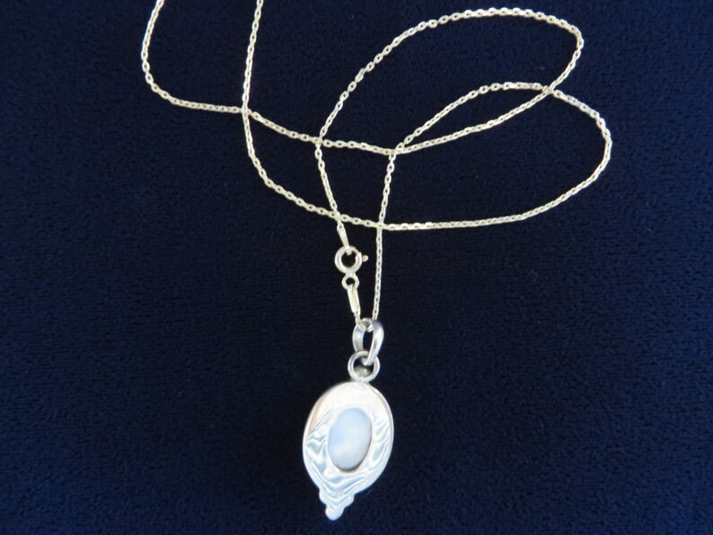 Vintage 925 Sterling Chain and Oval MOP Cabochon Pendant with Hand Painted Lover/'s EyeEvil EyeThird Eye Talisman