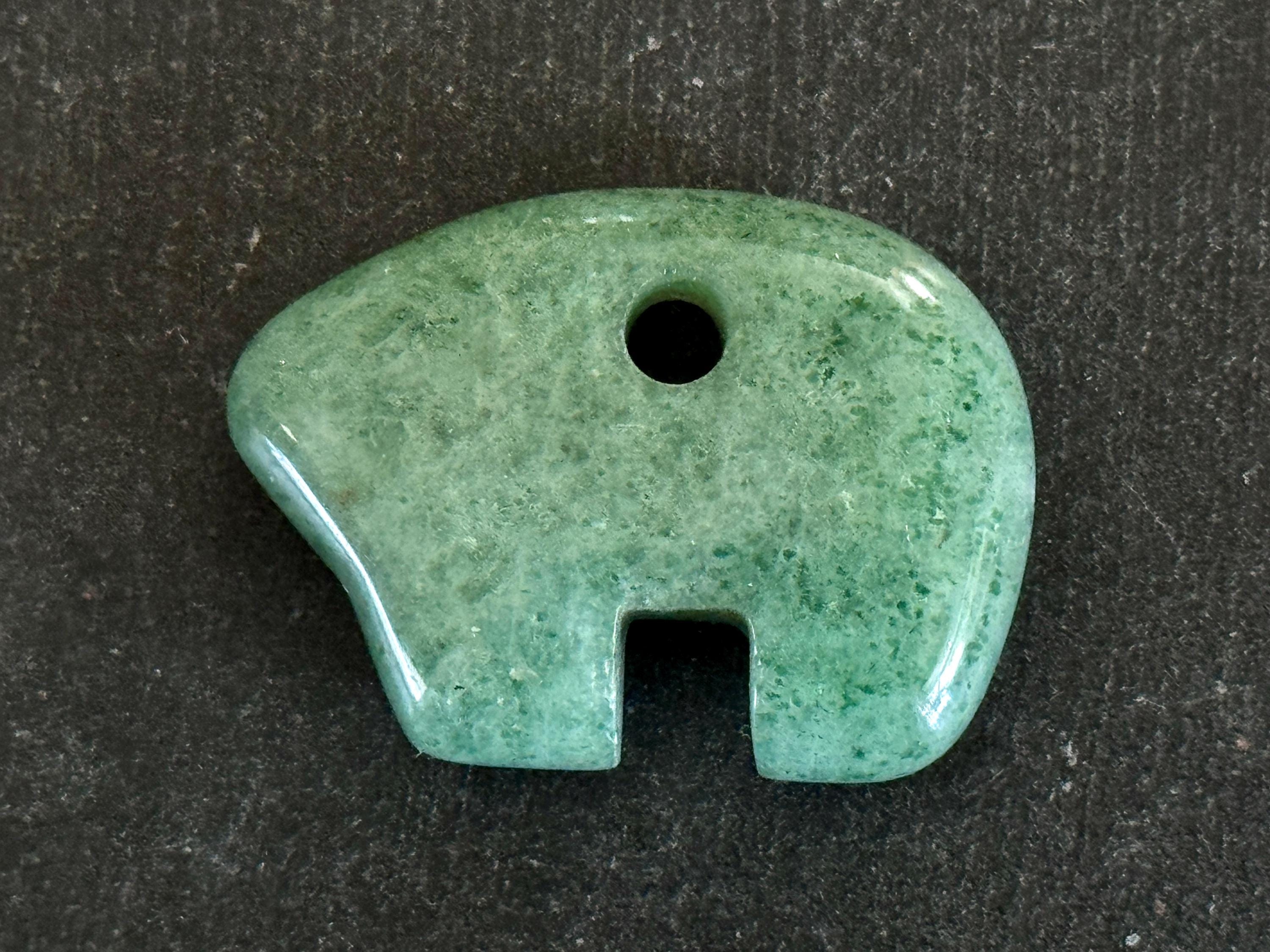 ベビーグッズも大集合 36mm Carved Zuni Bear Stone Pendant 36x26x10mm Natural Green 工芸品