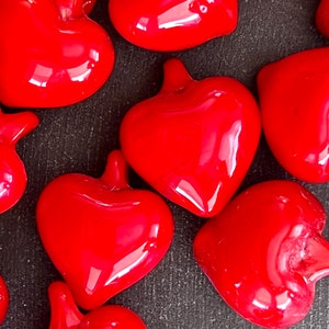 Ciondolo a cuore in vetro da 20 mm Lampada in vetro rosso fatto a mano Cuore da lavoro, Ciondolo a cuore rosso (3 pezzi) Cuore in vetro rosso Ciondolo a cuore in murano rosso da 20x14 mm