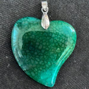 50mm Dragon Veins Agate Heart Stone Pendant 50x43x7mm Natural Stone, Dyed Green Fire Agate Pendant Jewelry Pendant (91)