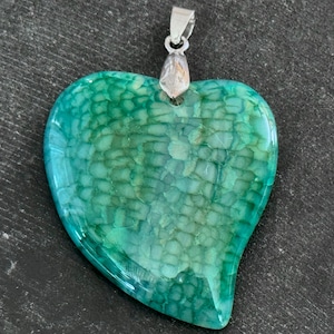 49mm Dragon Veins Agate Heart Stone Pendant 49x39x7mm Natural Stone, Dyed Green Fire Agate Pendant Jewelry Pendant (94)