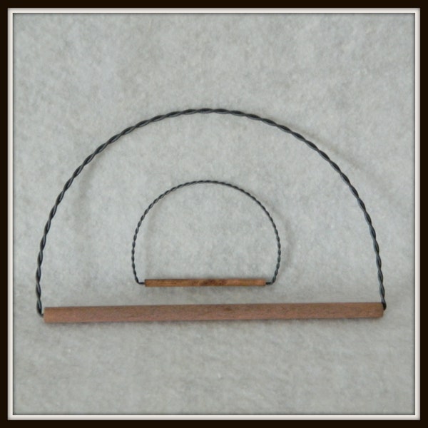 Twisted Wire Quilt Hanger ~ Gray Wire ~ 8 Inches Wide ~ Made in the USA