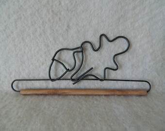 Oak Leaf With Acorn Quilt Hanger ~ Gray Wire ~ 6 or 12 Inches Wide ~ Made in the USA