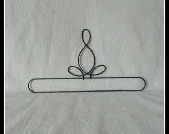 Heirloom Split Bottom Quilt Hanger ~ Gray Wire ~ 16 Inches Wide ~ Made in the USA