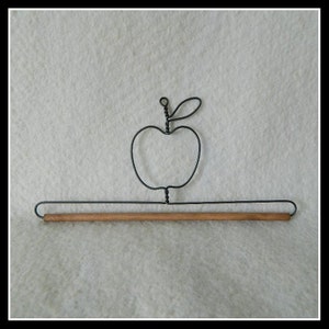 Apple Quilt Hanger ~ Gray Wire 7.5 Inches Wide ~ Made in the USA