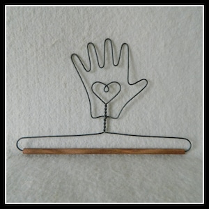 Heart in Hand Quilt Hanger ~ Gray Wire ~ 7.5 Inches Wide ~ Made in the USA