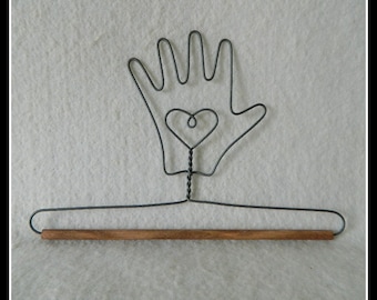 Heart in Hand Quilt Hanger ~ Gray Wire ~ 7.5 Inches Wide ~ Made in the USA