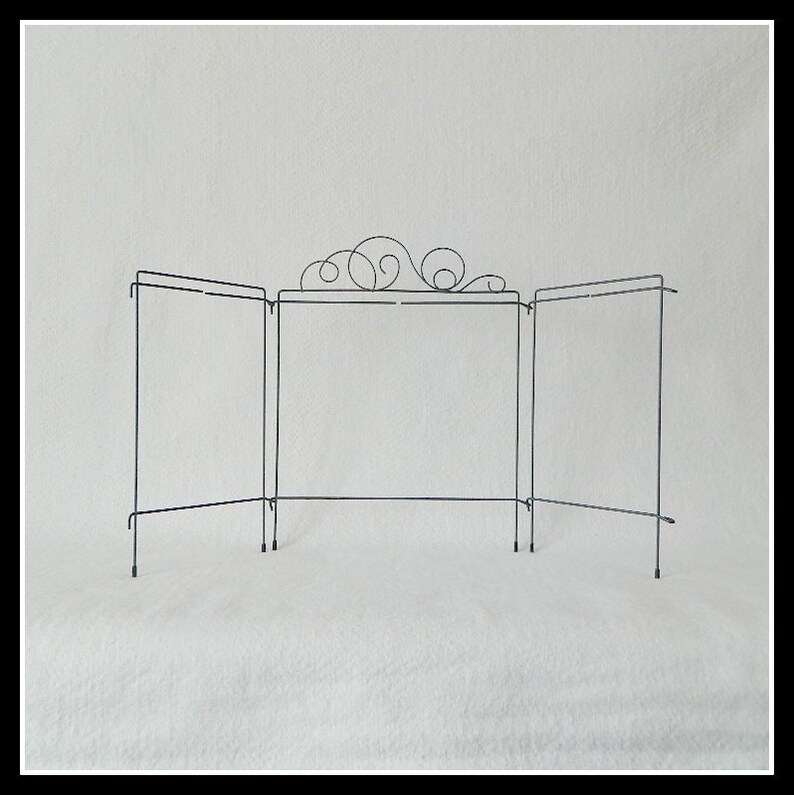 Meandering Tri-Table Stand Gray Wire 11.5 & 6.5 x 11.5 Inch Panels 27 x 15 Inches Overall Made in the USA image 1