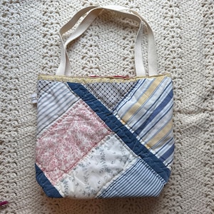 Vintage Quilt Tote Bag – Handmade from Upcycled Materials – Patchwork Quilted Design – Everyday Carryall – Soft and Sturdy Construction