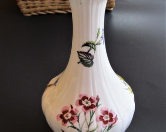 Royal Worcester England Floral Bud Vase: Gold Scalloped Top