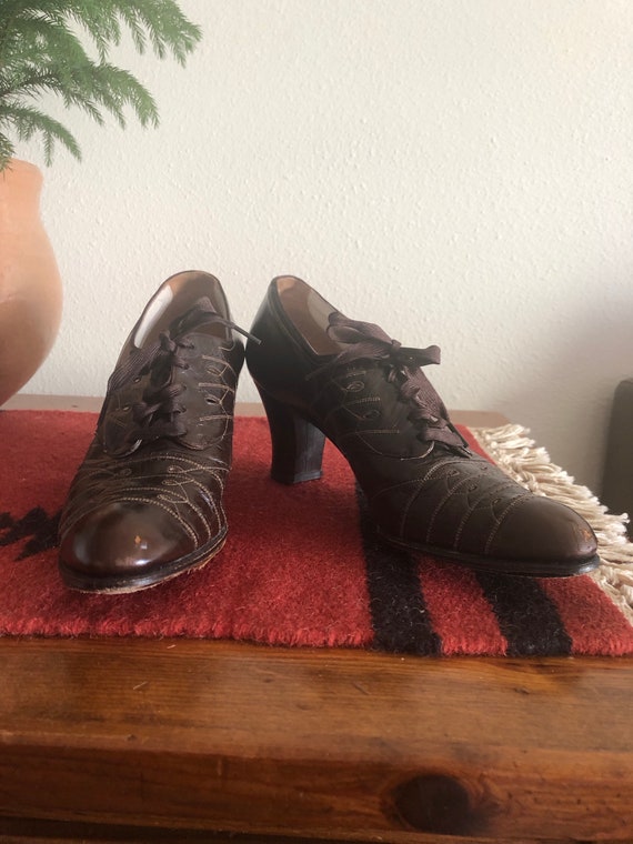 1930's Women Oxford Lace Up Shoes