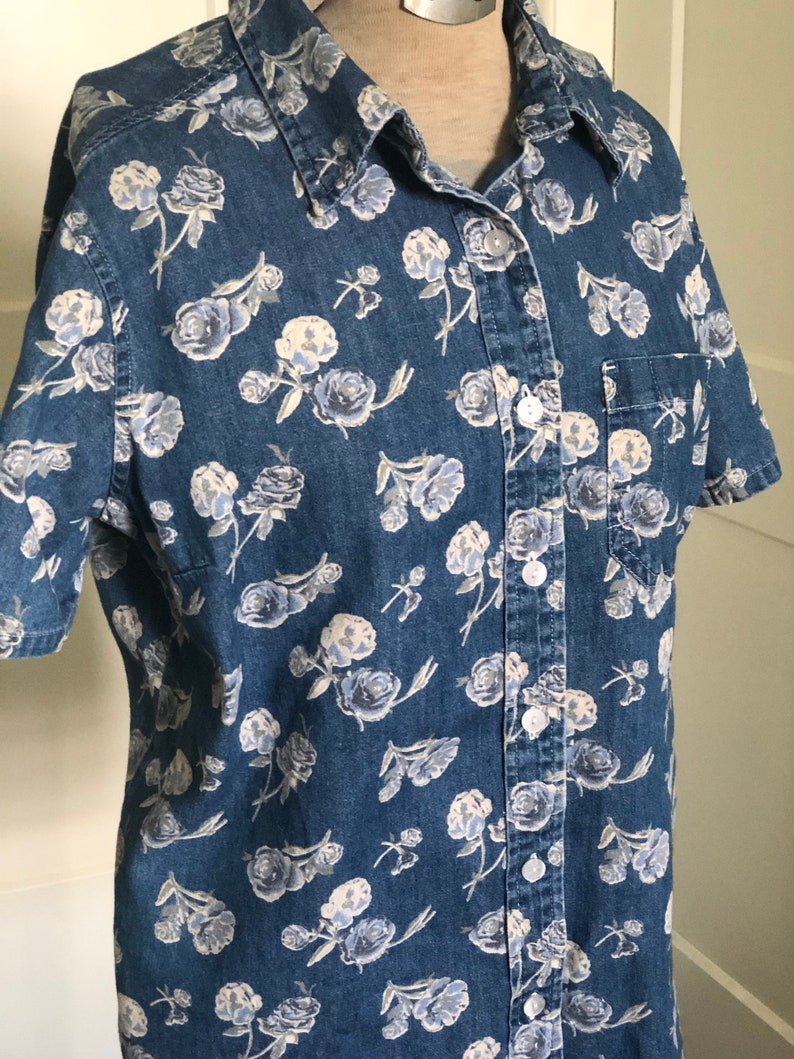 Blue /& White Floral Print Denim Short Sleeve Shirt