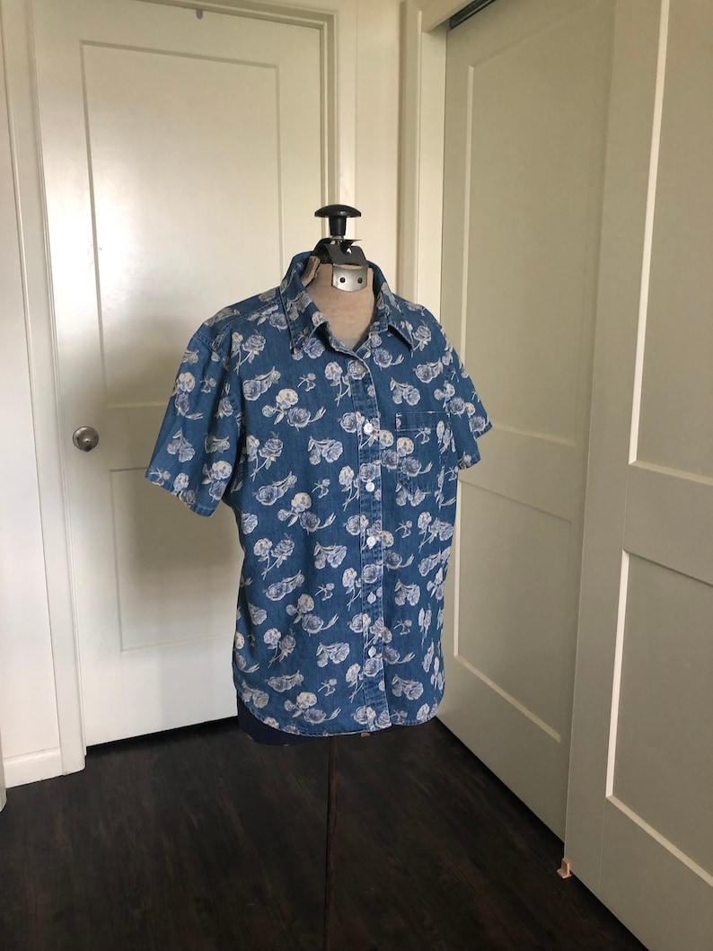 Blue /& White Floral Print Denim Short Sleeve Shirt