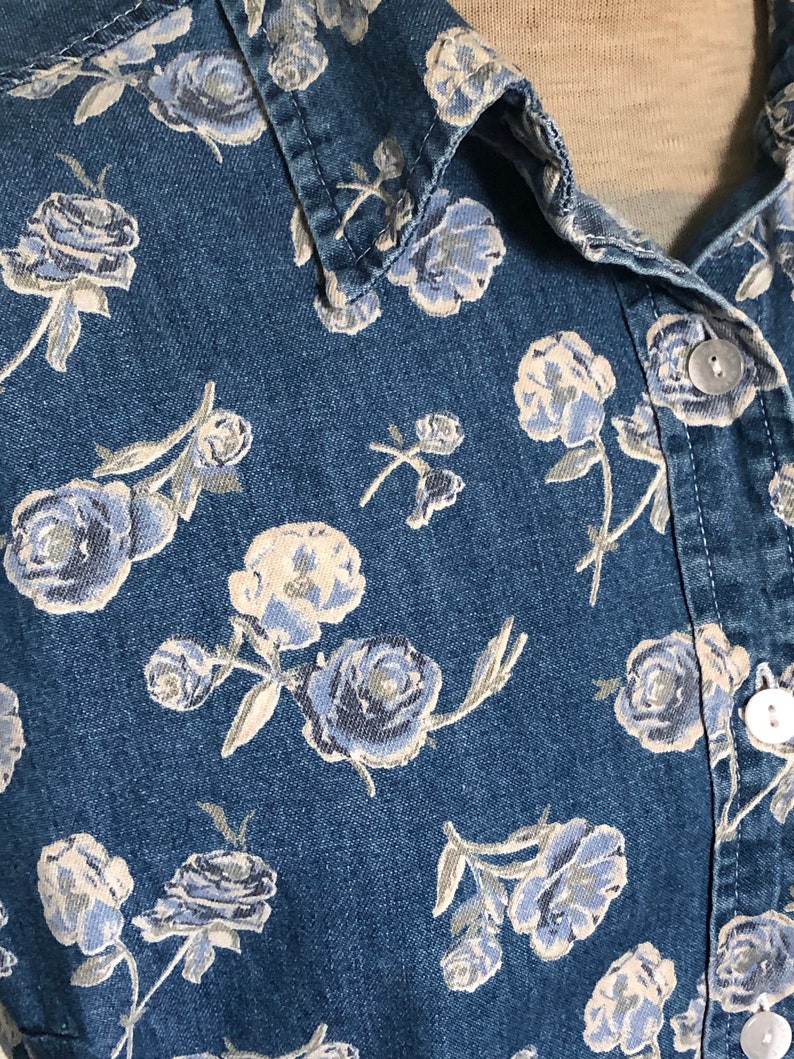 Blue /& White Floral Print Denim Short Sleeve Shirt