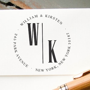 Dwa imiona, samotuszujący stempel zwrotny, niestandardowy okrągły stempel gumowy, stempel Save the Date, prezent na Walentynki, zaproszenie na ślub, stempel RSVP