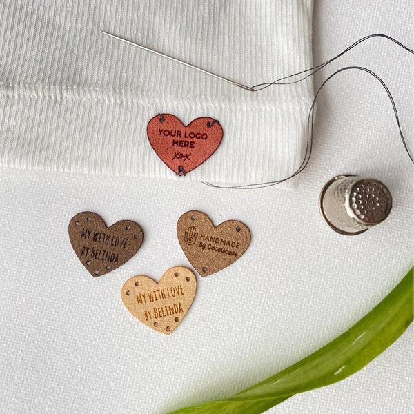 Etiquettes personnalisées en forme de coeur en daim végétalien - 2,25 cm