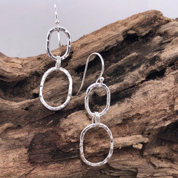 Sterling Silver Oval Link Earrings, Hammered Link Earring, Minimalist Earring, Chain Link, Silver Dangle Earrings, Hammered Silver, Hoop