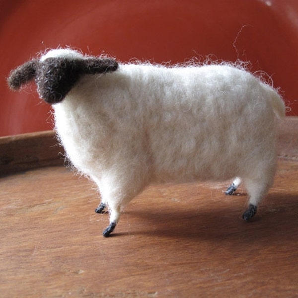 ¡Listo para enviar! Aguja primitiva fieltro lana oveja cordero oveja. Vintage Waldorf Amish inspirado