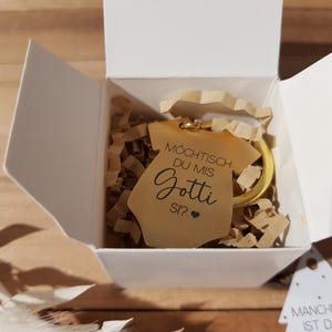 Gotti und Götti fragen, Schwangerschaft verkünden, kleine Geschenkbox mit Schlüsselanhänger, Gravur, Weihnachtsgeschenk