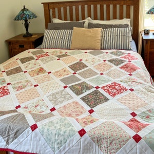Edredón de patchwork hecho a mano: manta de algodón rosa, verde azulado y gris