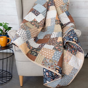 Edredón de patchwork floral: algodón hecho a mano, diseño otoñal terroso