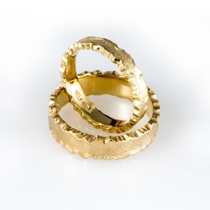 18K Gelbgold Ehering Set, Hochzeit Ring set für Sie und ihn, einzigartige Hochzeit Ring-Set passende Trauringe, unisex Ringe, geschmiedete Ringe