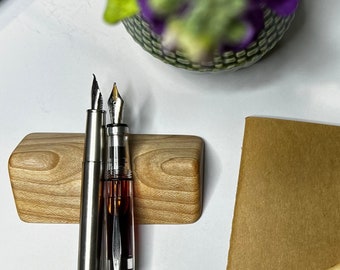 Reposaherramientas de escritorio de madera - Banco de arce - Soporte para sostener sus plumas de inmersión, pinceles y más - Hecho a mano con madera derribada por tormentas - por MuseFire art