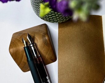 Taburetes de herramientas creativas Sweetgum - madera funcional para creadores - descanse sus bolígrafos, pinceles o herramientas mientras trabaja - hecho a mano por MuseFire art