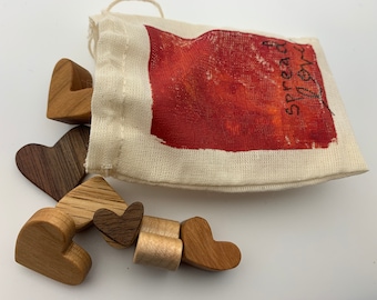 Bolsa de amor: surtido de pequeños corazones hechos a mano creados con madera reutilizada: apílelos, cree con ellos, compártalos, por MuseFire Art