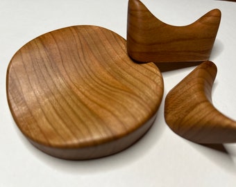 Juego de muebles de escritorio de cerezo de tres piezas: mantenga sus herramientas creativas hermosa y ordenadamente fuera de la superficie de su escritorio mientras trabaja - Hecho a mano