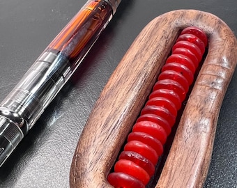 Fidget artesanal de nogal, latón y cuentas de vidrio reciclado: herramienta portátil para cultivar la atención plena y la concentración, de MuseFire art