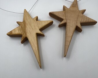 Adorno de estrella pequeño - Hecho a mano en madera con sierra de calar. Listo para colgar. Hecho por MuseFire Art.