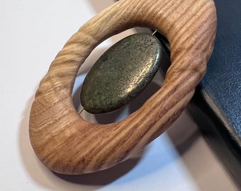 Fidget artesanal - Madera de fresno, latón y pirita verde - herramienta para cultivar la atención plena y la concentración - Única en su tipo - por MuseFire art