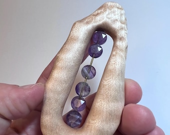 Fidget artesanal: madera de arce, latón y amatista. Herramienta de concentración para cultivar la atención plena. Única en su tipo. Fabricada por MuseFire Art.