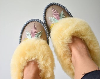 Pantuflas tipo mocasín de piel de oveja hechas a mano Bloom